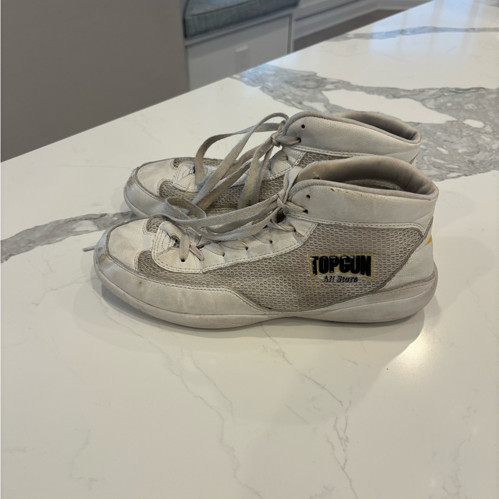 Top Gun Allstars VRo high top cheerleading shoes size 9.5